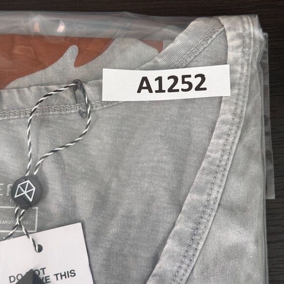 RawGear Tank Top Mens Small Lion Muscle Tee Shirt Gym Casual Bradley Martyn NEW - Picture 9 of 9